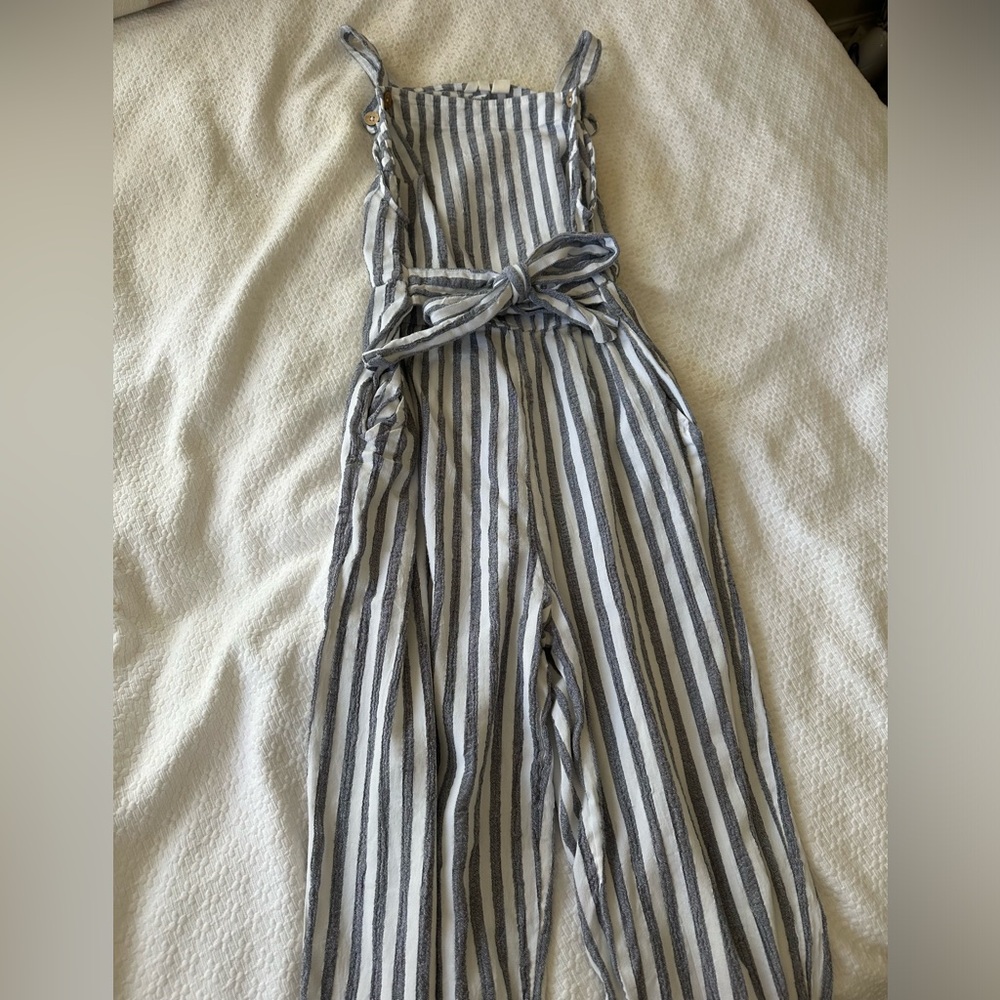 roxy grey and white jumpsuit in a small